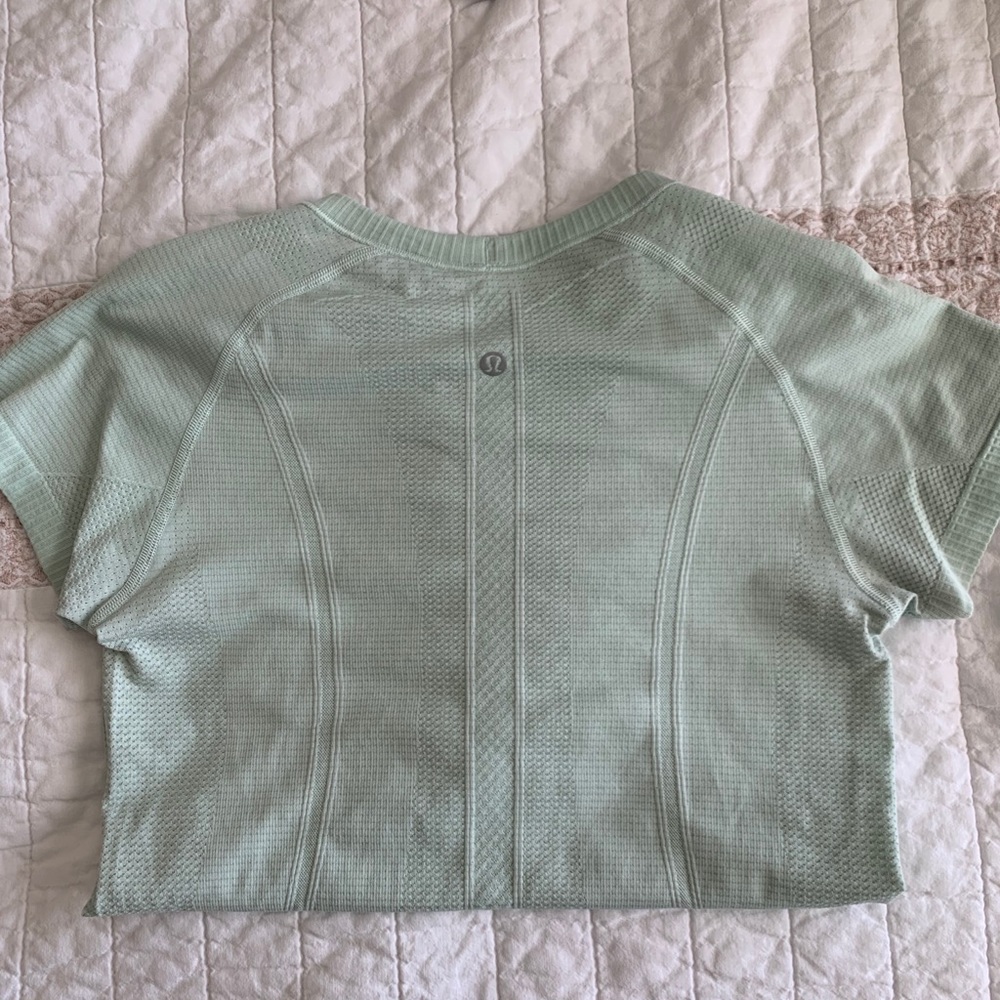Lululemon swiftly tech short sleeve size 6